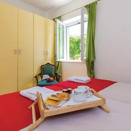Pet Friendly In Bosanka With Kitchen Apartmán